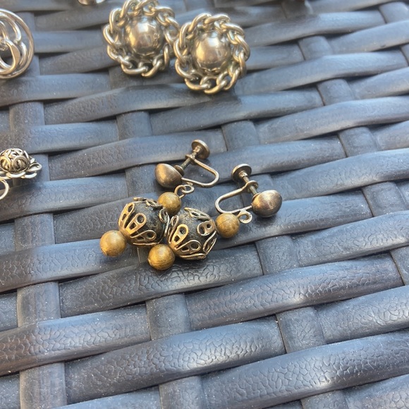 Vintage Clip on Earrings pearls circa 1960’s - Picture 2 of 5